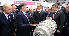 Глава Минпромторга России Денис Мантуров посетил стенд Прикамья на выставке «Иннопром-2022» в Екатеринбурге